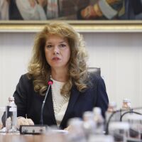 Илияна Йотова подписа указа за назначаване на новата ЦИК