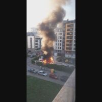 Няколко автомобила горяха в столичния кв. "Надежда" (ВИДЕО)