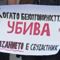 „За да избършем сълзите на това дете“: Искат по-тежка присъда за шофьора, убил тричленно семейство в Пловдив