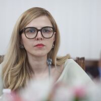 Случаят със запалените дипломатически коли в Скопие: Велислава Петрова проведе разговор с Тимчо Муцунски