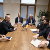 Румен Радев и Володимир Зеленски обсъдиха производството на дронове в България