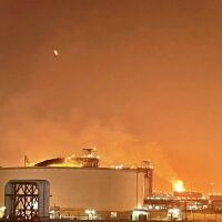 Експлозия разтърси ключов терминал за износ на природен газ в Катар, 18 души са в неизвестност (ВИДЕО)