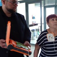 "Като детска игра, която спасява животи": Монтират автоматични дефибрилатори на ключови места в Бургас 