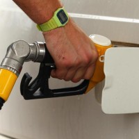 Работодатели настояват за спешни мерки срещу поскъпването на горивата и инфлацията