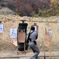 Куклен актьор и почетен офицер от Специалните сили в първата битка