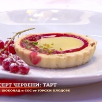 Червеният отбор сервира в ресторанта 