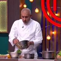 Chef Мохамед Рамадан показва най-сложната част - приготвянето на соса