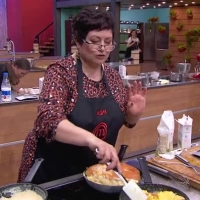 Внимателно палачинката да не стане на бъркани яйца