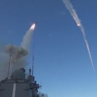 20 обвинени в Дубай за заснемане на видеа с ирански ракетни удари