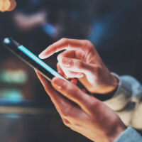 Клиентите на мобилните оператори могат да се откажат от срочен договор при промяна на цената