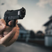 Барикадирал се в жилище мъж простреля полицай в Балтимор