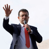 Близо 2400 г. затвор поиска турската прокуратура за задържания кмет на Истанбул – Екрем Имамоглу