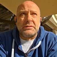 Тити Папазов от Израел: Бомба гръмна на 500 метра от сградата, в която пребивавах. Войната е реална и е факт