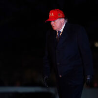 Тръмп бил “силно разочарован“ от първоначалния отказ на Стармър САЩ да използват британските въздушните бази