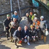 "Символ на упорита работа и несломим дух": Извадиха гигантски кристал с дължина 1,40 м и ширина 1,20 м 