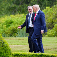 Великобритания изпраща разрушител и два хеликоптера в Кипър