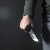 „Ще те убия“: Обвиниха мъж, заканил се с убийство на жена си