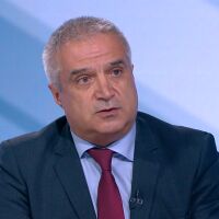 Бившият енергиен министър Румен Радев: Битовият ток остава без промяна, за бизнеса – поевтиняване с 28%