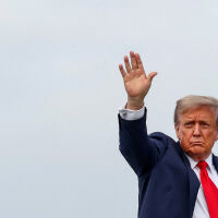 Тръмп: Активно обмислям американска роля в Иран