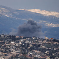 Израел удари магистралата към летището на Бейрут: Трима загинали, шестима ранени