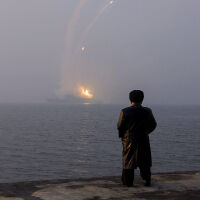 Ким Чен-ун е присъствал на изпитания на „ултрамодерен“ разрушител и на крилата ракета