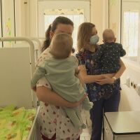 Намерено е приемно семейство за бебетата, които от 9 месеца живеят в болница в София