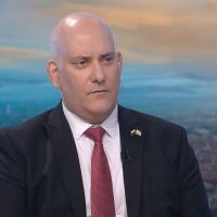 Посланикът на Израел: Иран иска да изстрелва по 10 000 ракети едновременно, няма защита срещу това