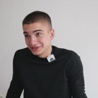 „Като дълг сякаш имам да върна“: Момче, спасено след опит за селфи върху влак, вдъхнови абитуриенти да дарят кръв