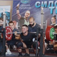 Млад спортист по силов трибой доказва, че диагнозата не е присъда