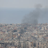 Над 80 самолета удариха Техеран и Централен Иран