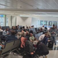 Между страха от дроновете и чакането за евакуация: Говорят българите, блокирани в Близкия изток