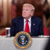 Тръмп заплаши, че следващият лидер на Иран "няма да издържи дълго" без одобрението му