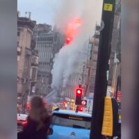 Пожар срути сграда до централната жп гара в Глазгоу, десетки влакове са отменени (СНИМКИ и ВИДЕО)