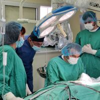 Роботизирана ръка помогна при четири операции със слухов имплант в ИСУЛ