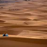 Семейството на бизнесмен бяга през пустинята от Дубай към Оман с бебе на ръце