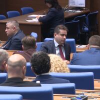 Удължителният бюджет влиза в пленарната зала