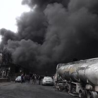 Цените на петрола спаднаха под 90 долара за барел въпреки продължаващите удари в Близкия изток