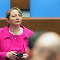 Сачева: Внесохме законопроект за нова социална помощ за Великден и Коледа