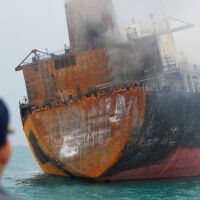 Десетки моряци са спасени, след като Иран порази петролни танкери край Ирак