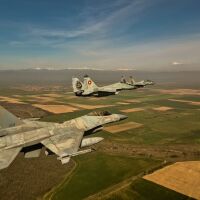 Български изтребители МиГ-29 и гръцки F-16 проведоха съвместни тренировъчни полети (СНИМКИ)