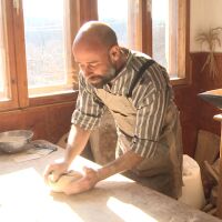 Тайната на добрия хляб: Как млад мъж пази жива професията на дермендията?