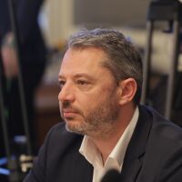 Делян Добрев ще се оттегли от парламента