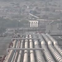 Кризата с петрола се задълбочава: ОАЕ спряха част от работата на един от най-големите нефтени терминали