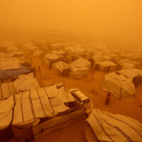 Пясъчна буря нанесе щети по лагери в опустошената Газа (СНИМКИ и ВИДЕО)