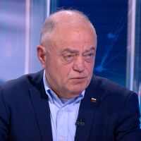 Атанас Атанасов: Когато се правят наденици и се редят листи, най-добре е да не надничаме вътре