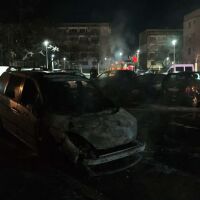 Съмнения за умишлен палеж: Три коли изгоряха при пожар в Казанлък