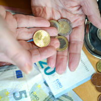 НОИ ще изплати добавките от 20 и 50 евро за Великден с пенсиите за април