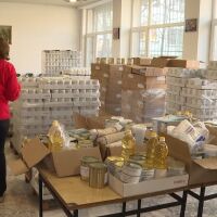 Помощи за социално слаби: Започна раздаването на пакети с храни от първа необходимост 