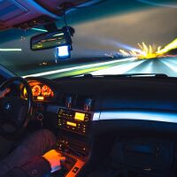 200 км/ч при ограничение 90: Младеж остана без книжка и без кола 