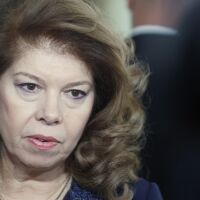 Йотова: Да се разработи цял пакет компенсации - не само за горивата, а въобще за покачващите се цени